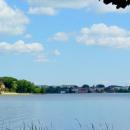 Jezioro Sępoleńskie w oddali po lewej Hotel Jan a po prawej zabudowania miasta - panoramio (2)
