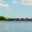Jezioro Sępoleńskie w oddali po lewej Hotel Jan a po prawej zabudowania miasta - panoramio (3)